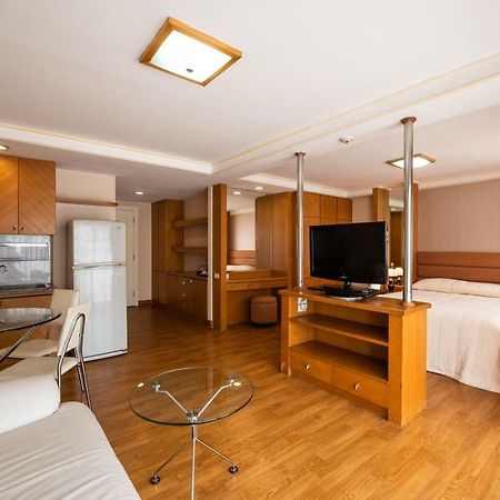 Roseate Ratchada Aparthotel Банкок Екстериор снимка
