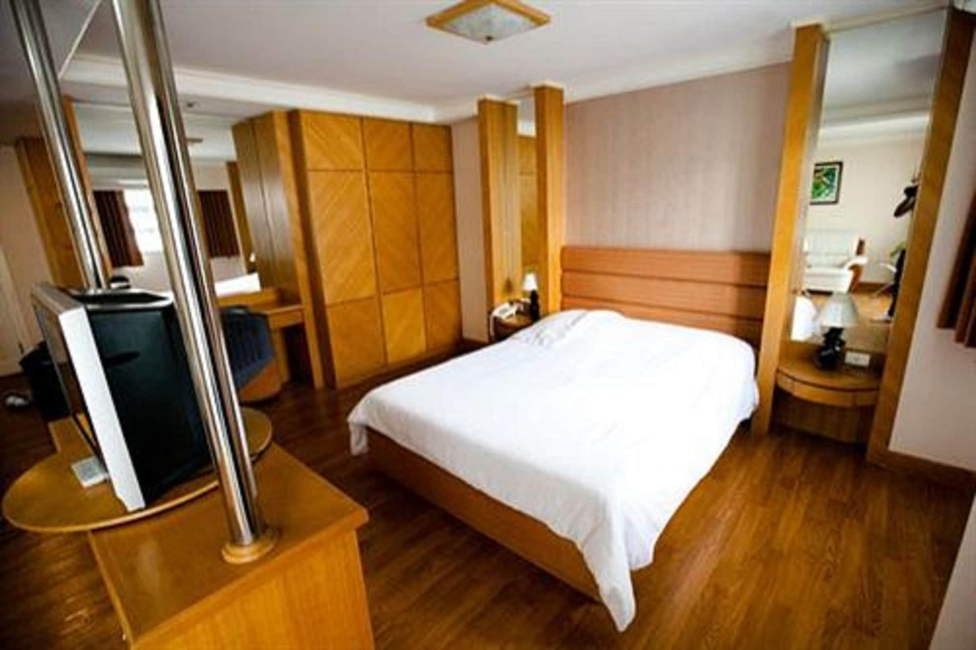 Roseate Ratchada Aparthotel Банкок Екстериор снимка