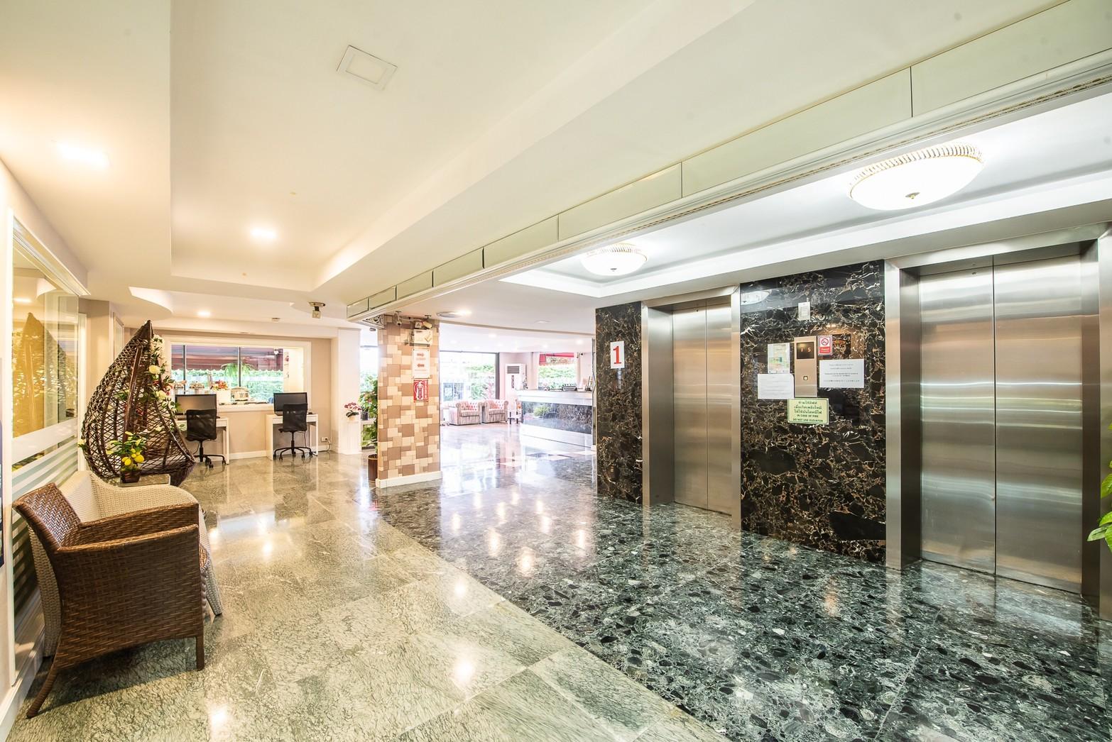 Roseate Ratchada Aparthotel Банкок Екстериор снимка