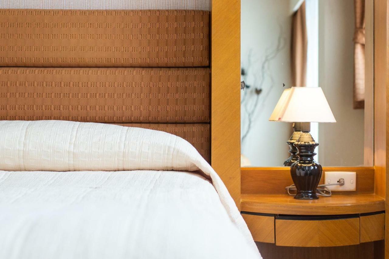 Roseate Ratchada Aparthotel Банкок Екстериор снимка