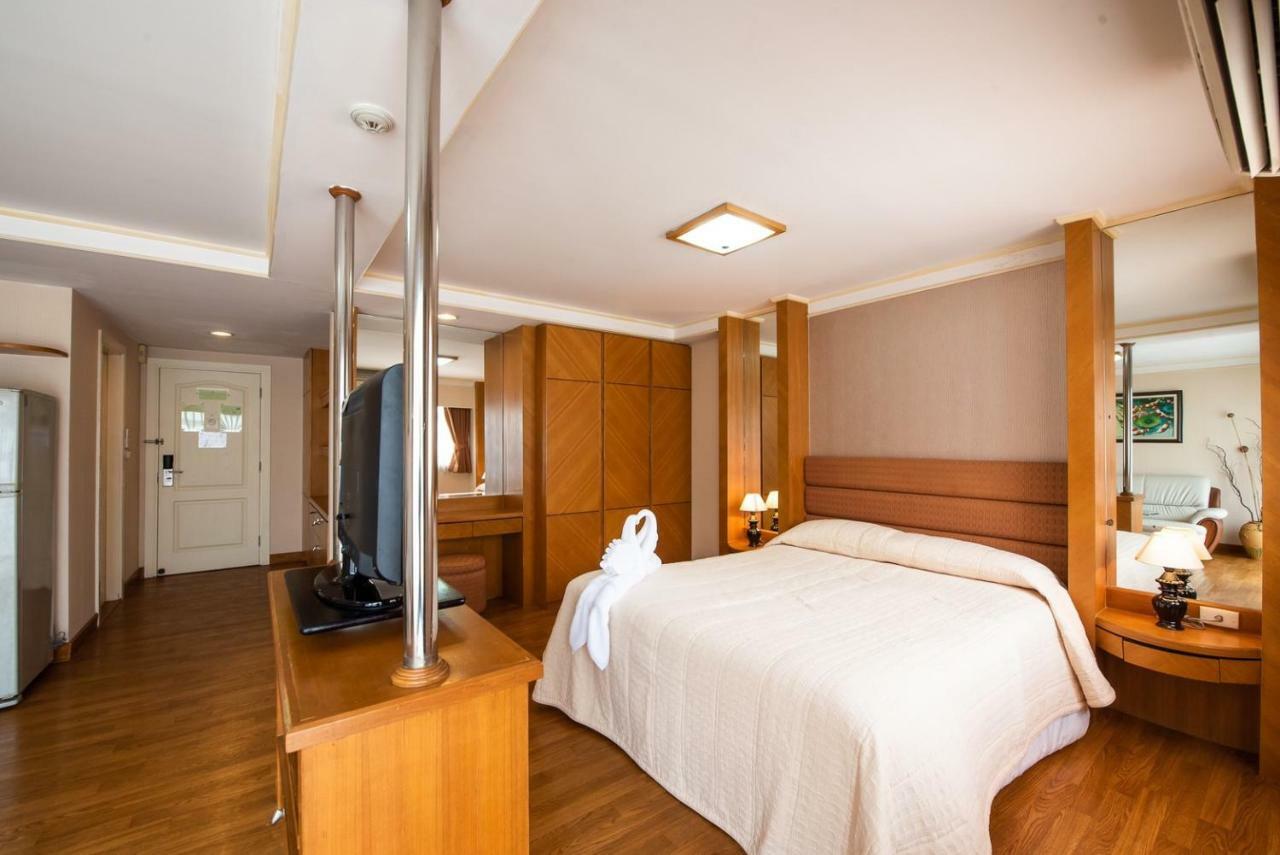 Roseate Ratchada Aparthotel Банкок Екстериор снимка