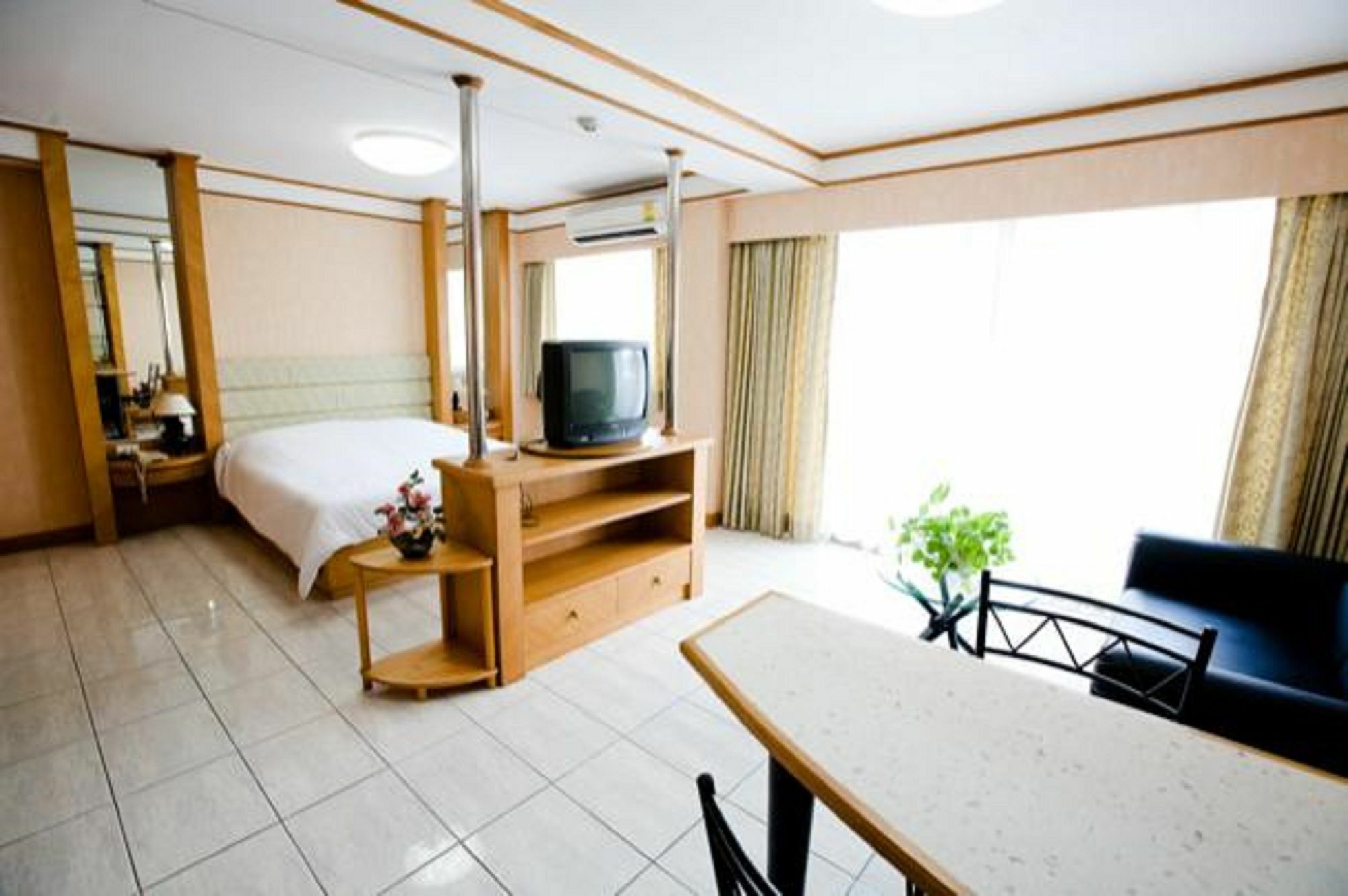 Roseate Ratchada Aparthotel Банкок Екстериор снимка