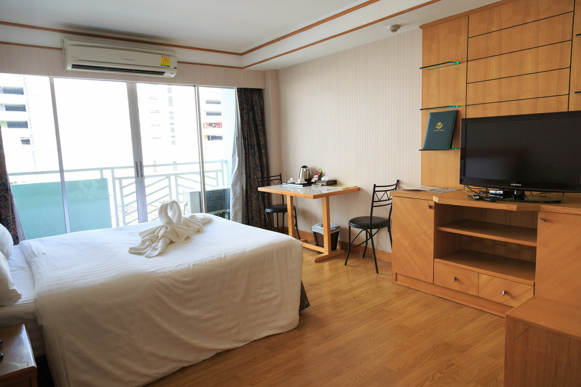 Roseate Ratchada Aparthotel Банкок Екстериор снимка