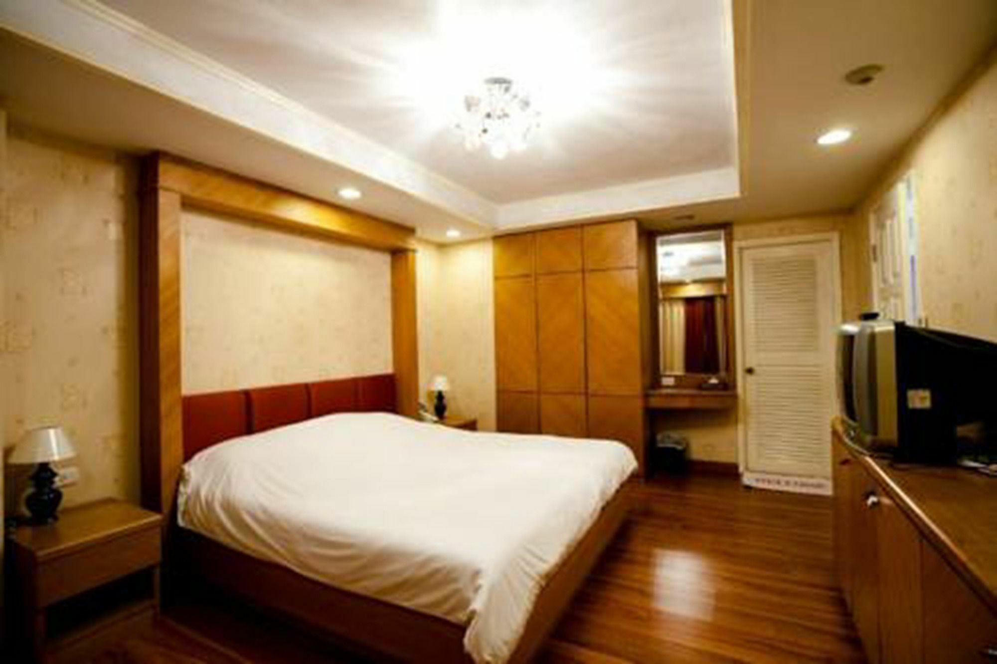 Roseate Ratchada Aparthotel Банкок Екстериор снимка